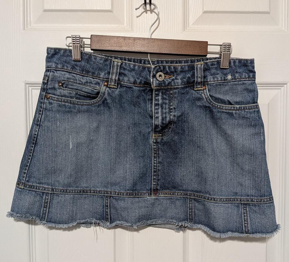 Vtg Old Navy Y2K Ultra Low Waist Denim Mini Skirt - Raw Hem - Size 8